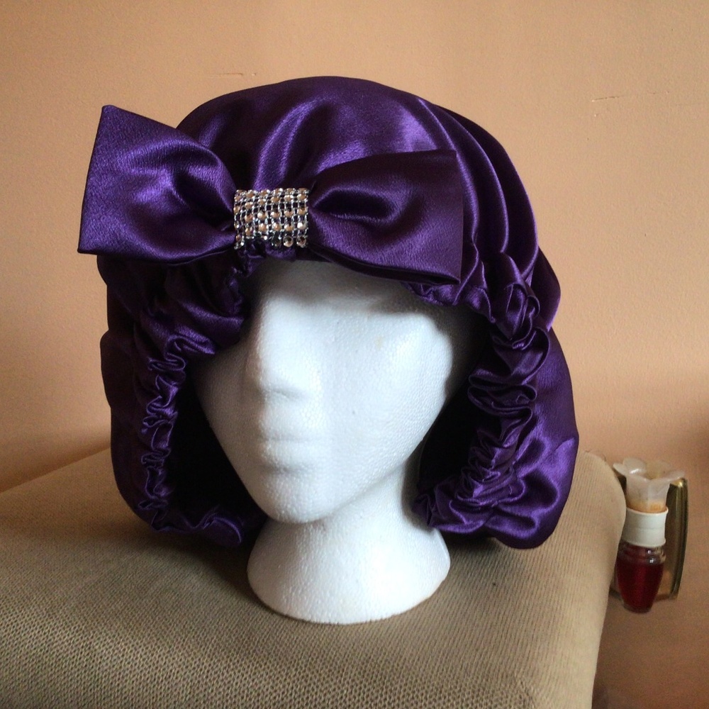 Woman who like bonnets reversible